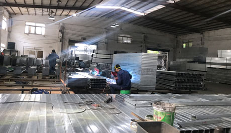 深圳大通建材，引領(lǐng)施工工地圍擋新市場(chǎng)，鋼圍擋、pvc圍擋生產(chǎn)銷(xiāo)售廠(chǎng)家。